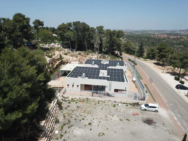 מערכת סולארית קרקעית