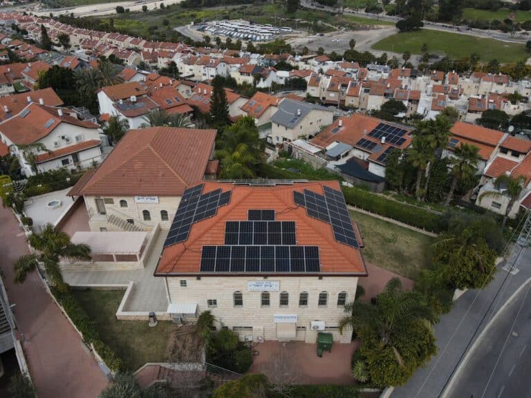 סולארי בחלקה א