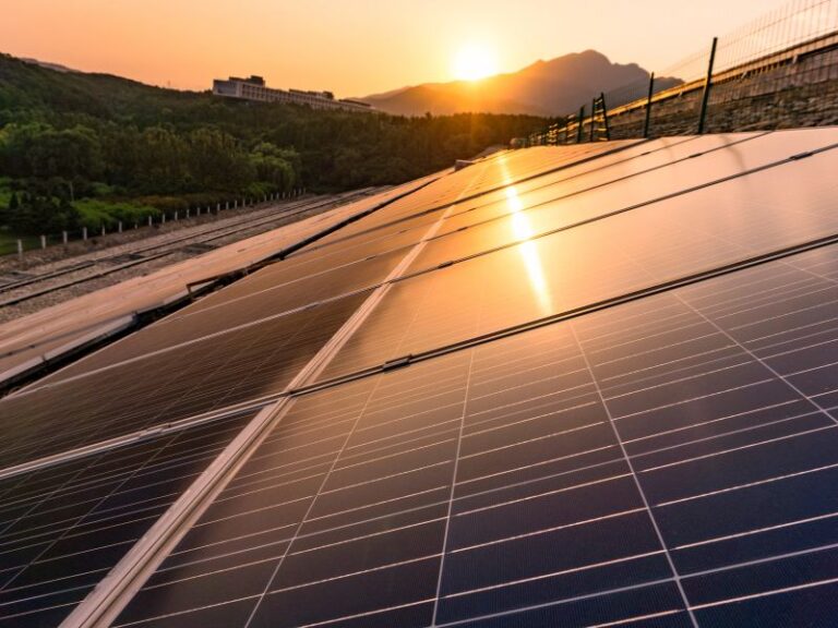 מה היתרונות והחסרונות של מערכות סולאריות לבית פרטי?